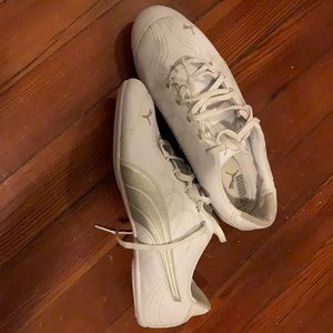 Women’s white Puma shoe